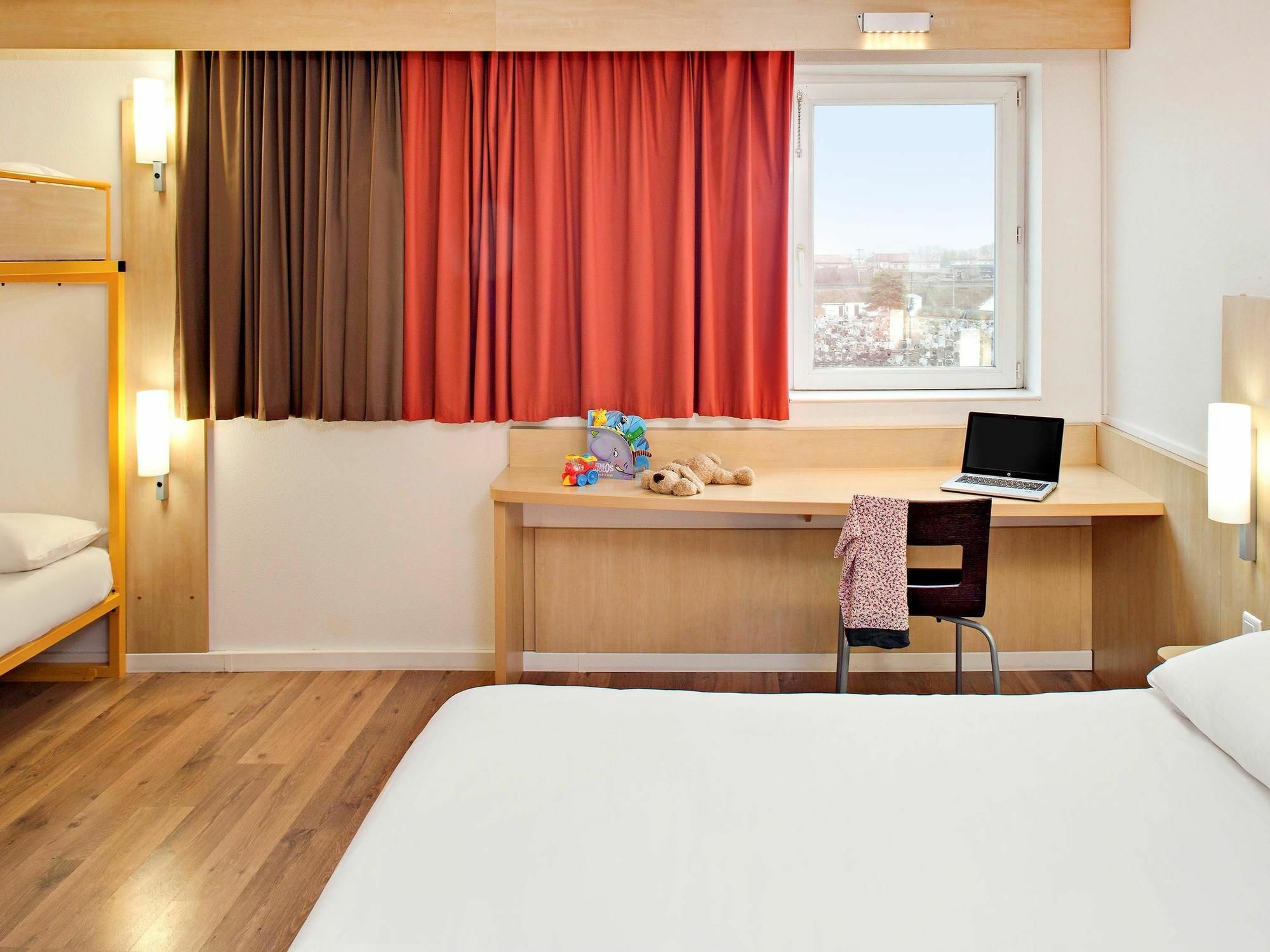 Ibis Clermont Ferrand Montferrand Hotel Buitenkant foto